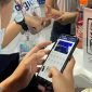 Pengunjung bertransaksi menggunakan QRIS atas Pembelian Asuransi Kecelakaan Diri Askrindo pada gelaran Java Jazz Festival 2022 di booth DigiAsk Hall C2, JIExpo Kemayoran, Jakarta (28/05/2022). Transaksi ini meningkatkan literasi masyarakat atas kemudahan pembelian Asuransi secara online. (Liputan6.com/HO/Iqbal)