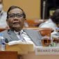 Menteri Koordinator Bidang Politik Hukum dan Keamanan (Menko Polhukam) Mahfud MD mengikuti Rapat Dengar Pendapat (RDP) dengan Komisi III DPR RI di Gedung Parlemen, Jakarta, Rabu (15/2/2023). Rapat membahas penjelasan DPR terhadap RUU Perubahan tentang Mahkamah Konstitusi (MK). (Liputan6.com/Faizal Fanani)