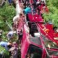 Bus pariwisata yang diduga rombongan dari Tangerang Selatan terperosok ke jurang di wisata Guci, Tegal, Jawa Tengah