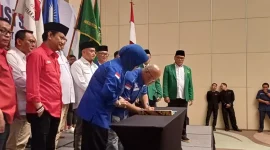 Ketua DPC Demokrat Kota Depok, Edi Sitorus saat menandatangani deklarasi Koalisi SS di Margo Hotel.(ist)