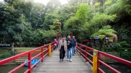 PJ Walikota Bandung bersama Sekda saat meninjau lokasi.(ist)