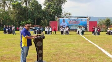 ‎Ketua DPRD Sukabumi Budi Azhar Apresiasi Turnamen Sepak Bola di Lapangan Ampera Cigombong Warungkiara